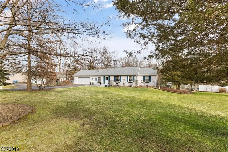 140 E Mountain Rd photo 1