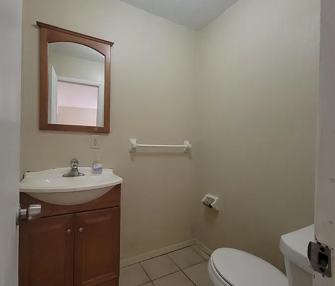 3837 NE Colonial Dr — Photo 10