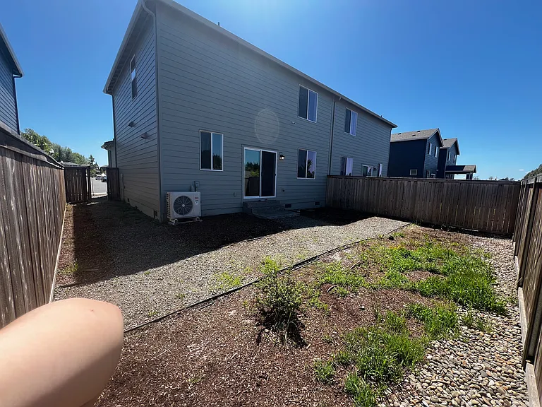 724 NE 14th St — Photo 36