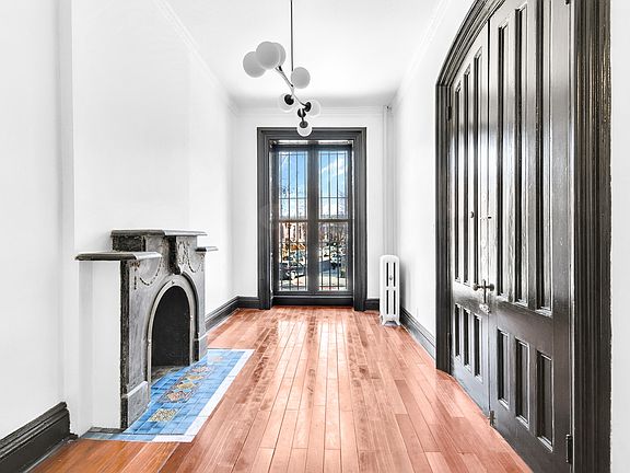 4th image of 290 Saint James Pl