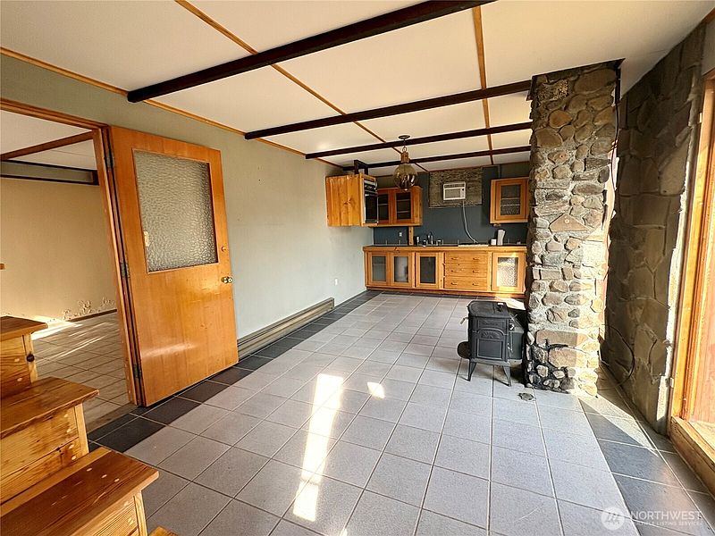 4th image of 505 NW Road 20