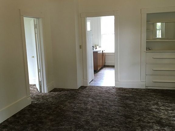 3rd image of 601 117th St S