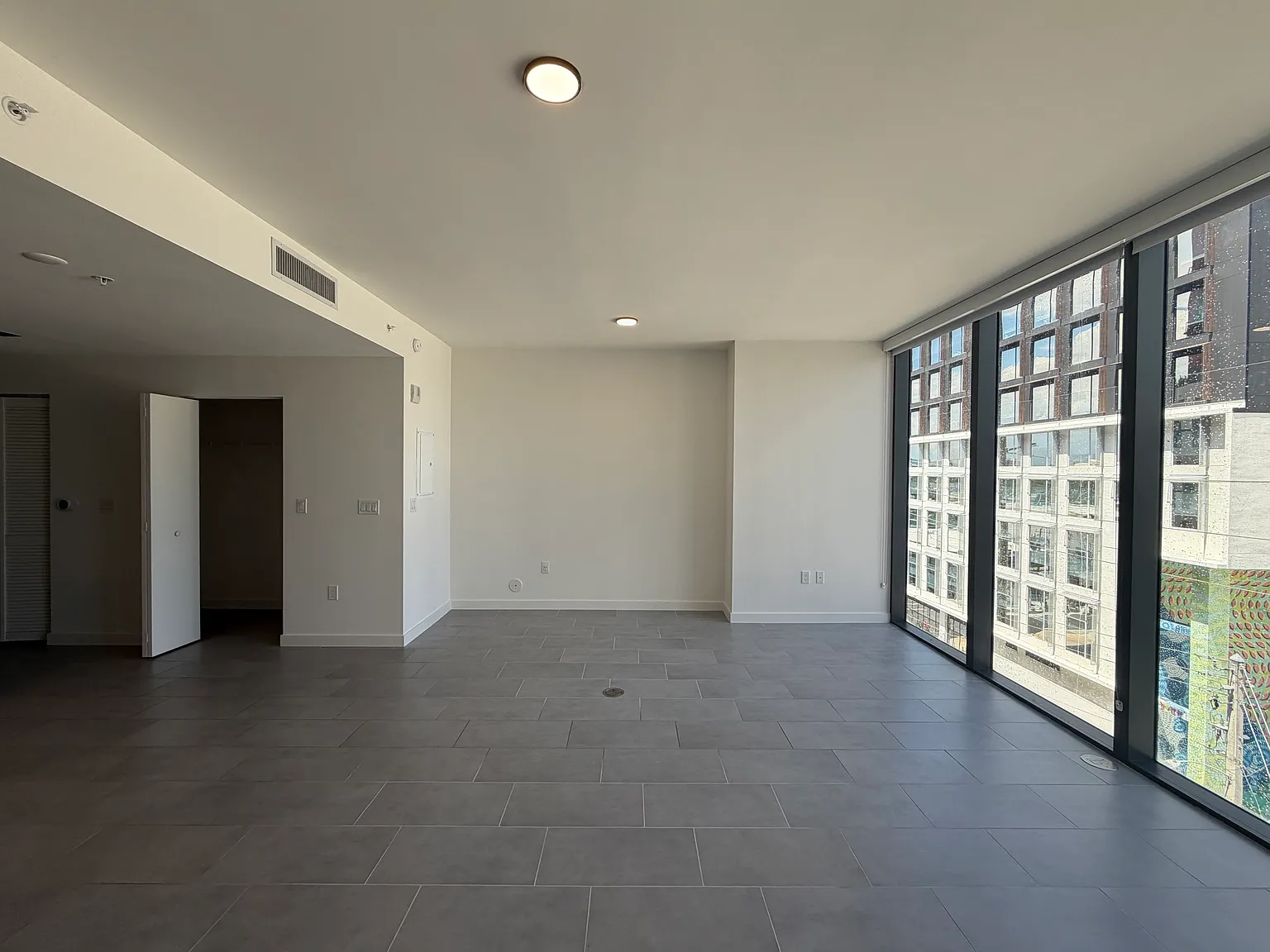 Studio, 550 sqft, $2,250 — Photo 4