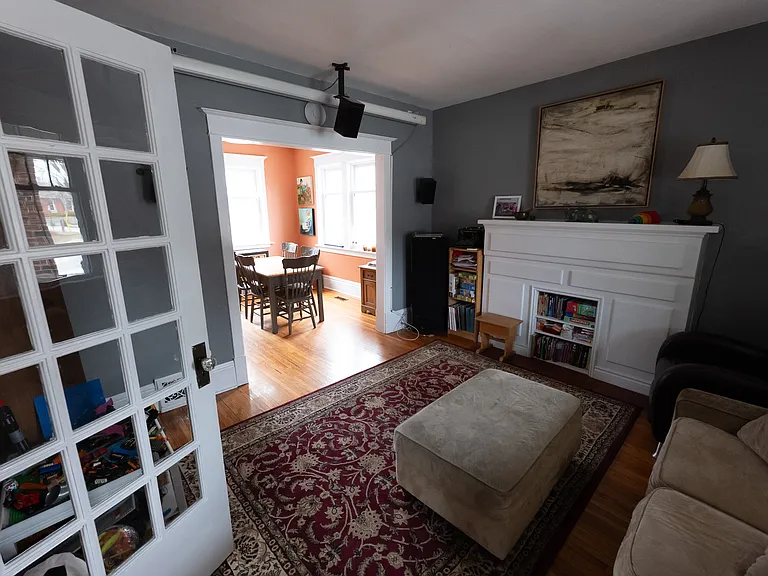 610 Woolwich St — Photo 8