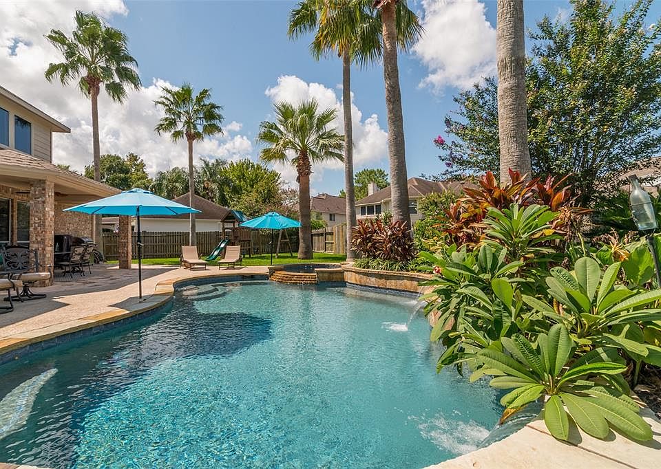 1st image of 208 Mariner Cove Ct