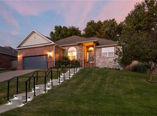 1862 N Batsford Dr, Fayetteville, AR 72704