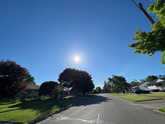 3rd image of 1093 Janet Ave