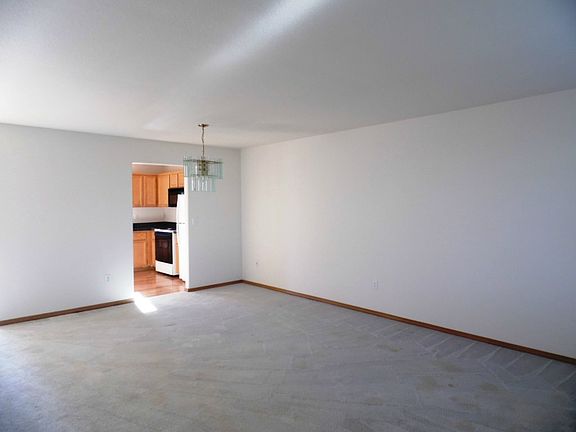 5th image of 1328 201st Street Ct E