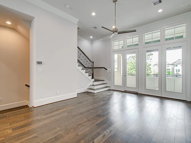 9532 London Bridge Sta — Photo 26