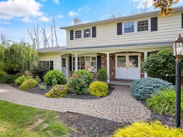 5425 Topsfield Ln, Clay, NY 13041