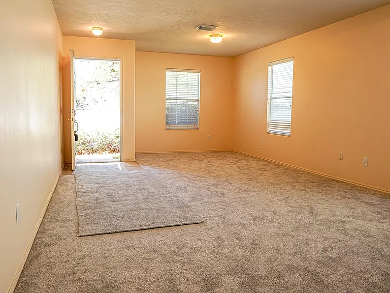 19131 Prairie Bluff Dr — Photo 3