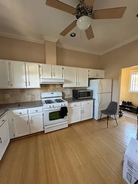 2 bed, 1200 sqft, $4,200 — Photo 3