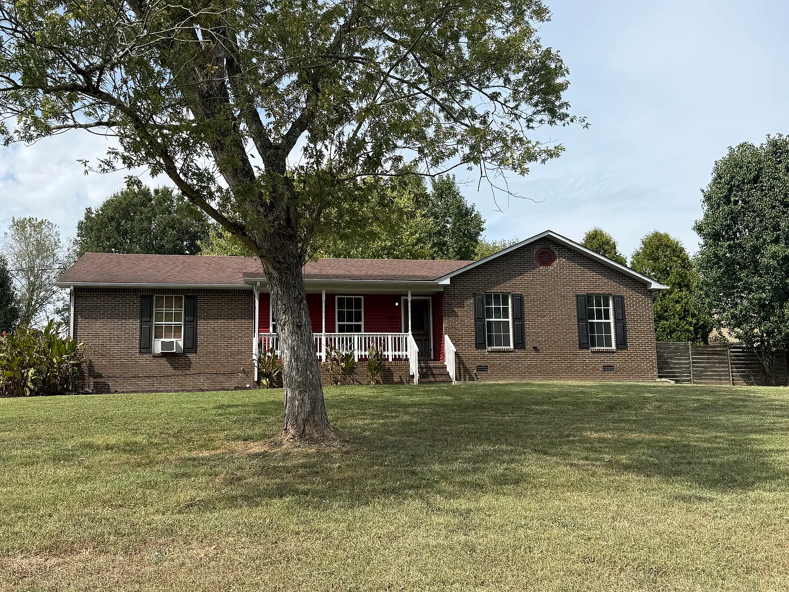 3 bed, 1576 sqft, $1,650 — Photo 2