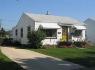 19371 Woodland St, Harper Woods, MI 48225