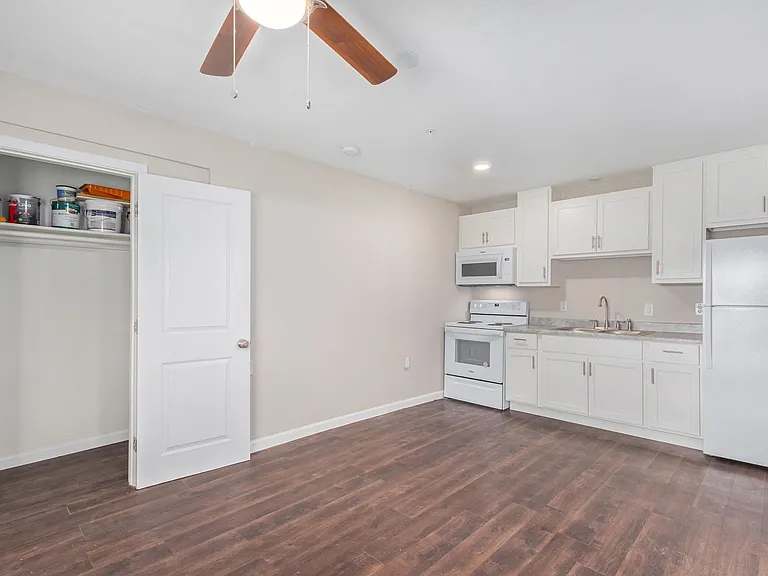 1802 N 26th Pl #1808-D — Photo 15