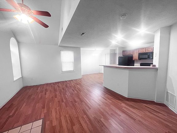 5th image of 1002 Heritage Ct #1258