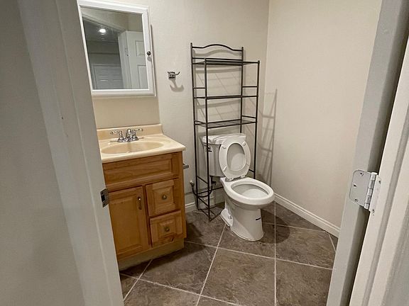 4th image of 624 Lancer Ln #2