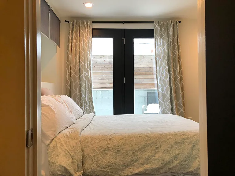 18 Q St NW #1 — Photo 8
