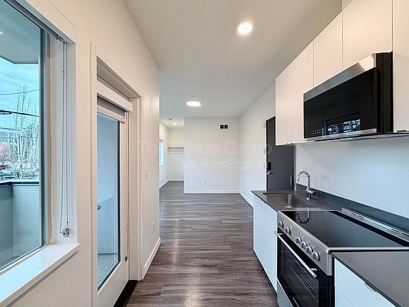 5th image of 1545 NE 41st Ave Unit 201