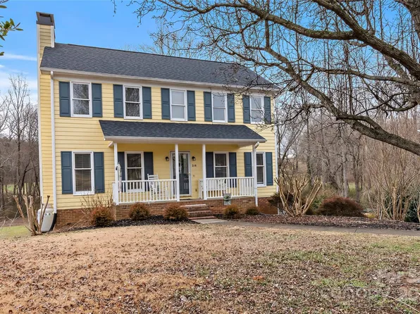 216 Winfield Dr #10, King, NC 27021