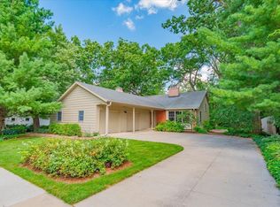 2307 Mayflower Dr, Middleton, WI 53562