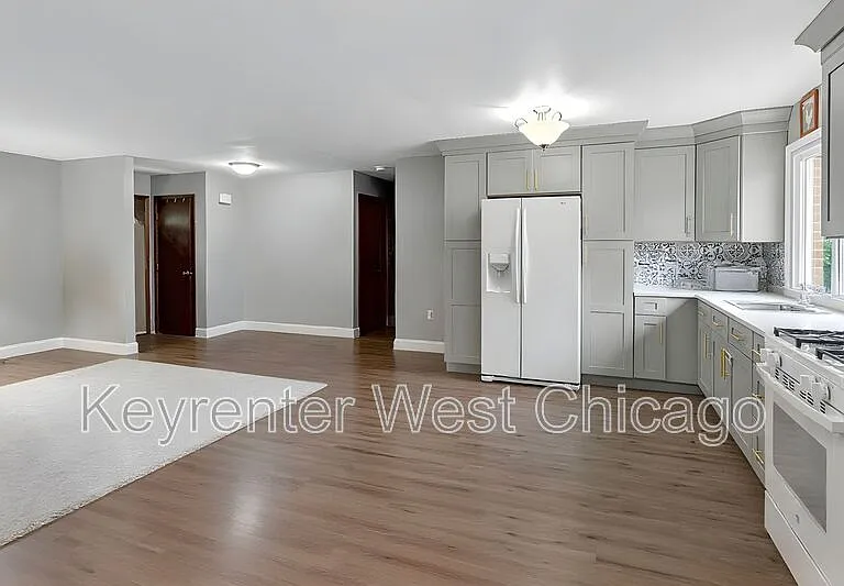 27W120 National St — Photo 8