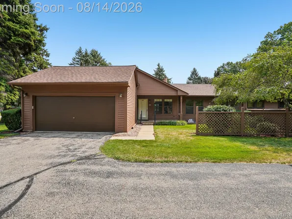 7775 Oakland Pl, Waterford, MI 48327