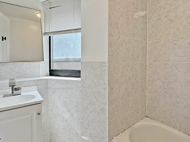 454 W 36th St #4 — Photo 13