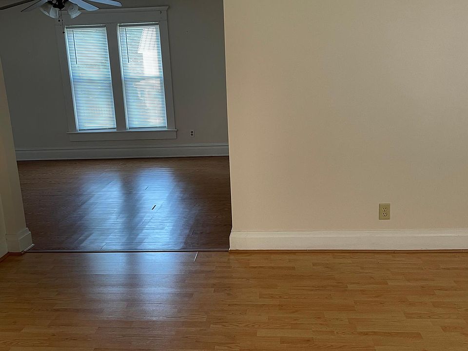 living room open to family/ dinning room