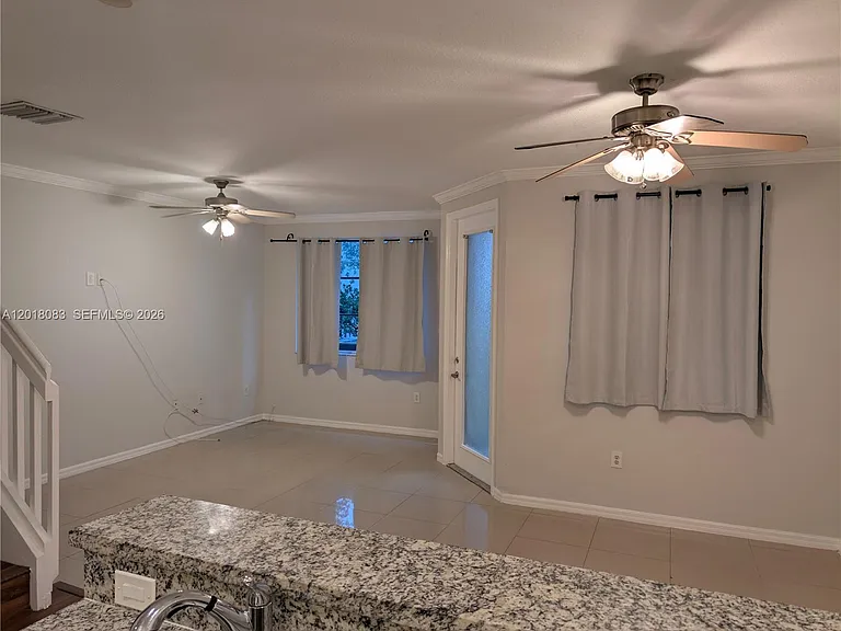 6009 SW 19th St #6009 — Photo 5