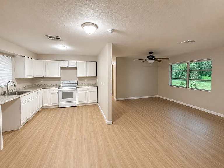7919 NW 81st Ct — Photo 5