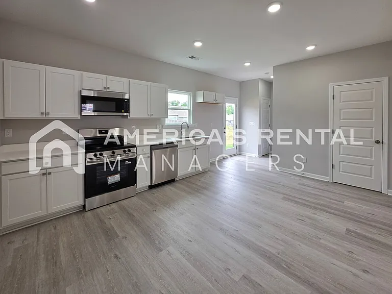103 Park Dr S — Photo 14