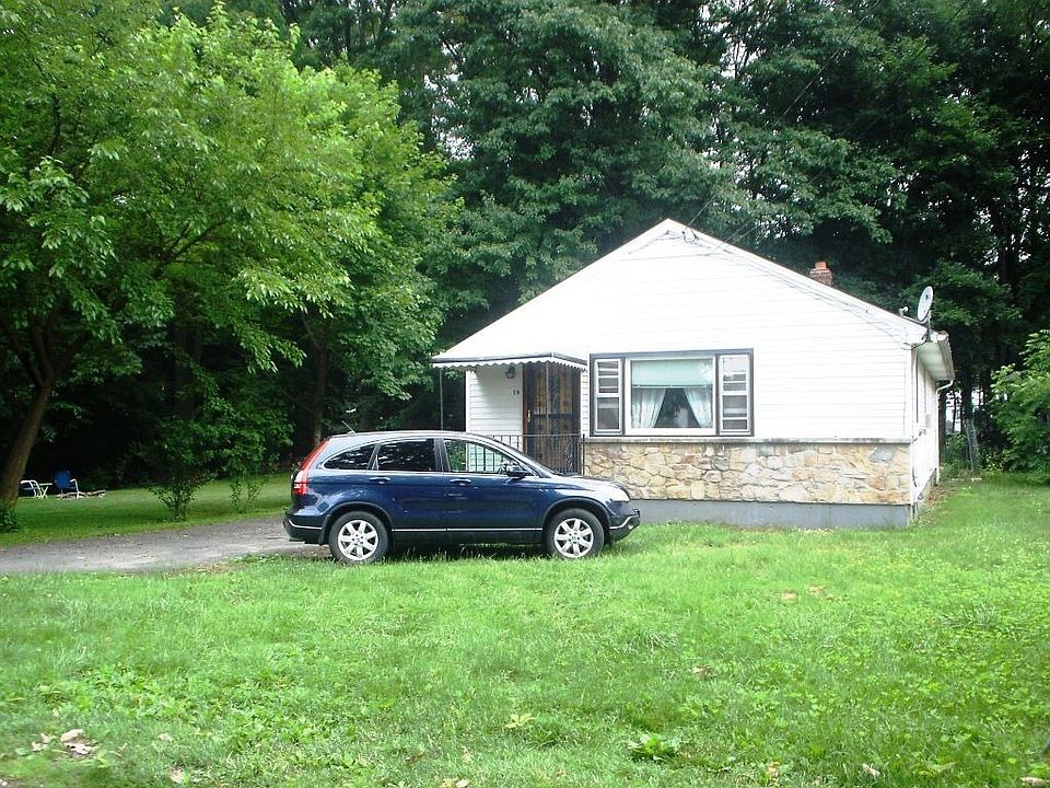 Welcome to 19 Belmont Circle, 3 Bedroom Ranch on level lot