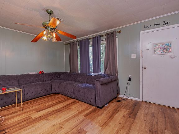 5th image of 405 Healy St