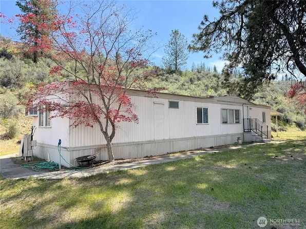 31884 Phillips Lane E, Davenport, WA 99122