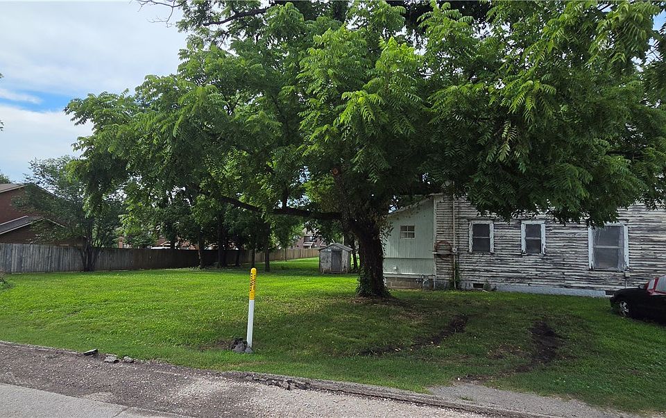 1st image of 902 N Mount Olive St