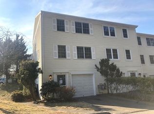 91 Clearview Ct, Derby, CT 06418