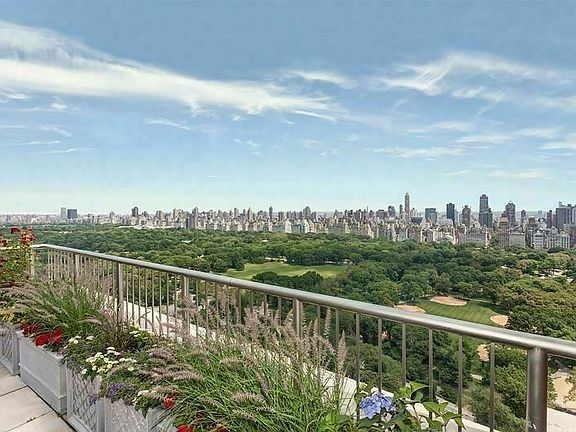 3rd image of 15 W 63rd St APT 34A