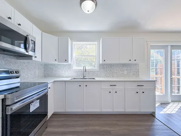 12 Dawson Ct, Charlottetown, PE C1A 8T1