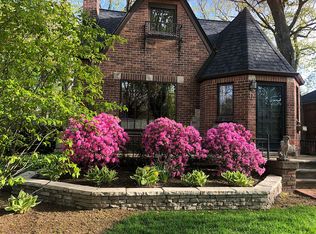 82 Amherst Rd, Pleasant Ridge, MI 48069