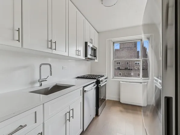 1520 York Avenue image 8 of 19