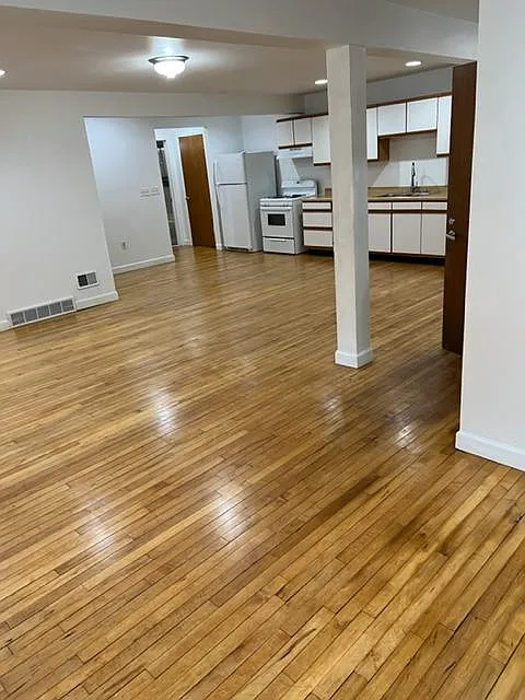 Building Photo - 681 W Canfield St #1