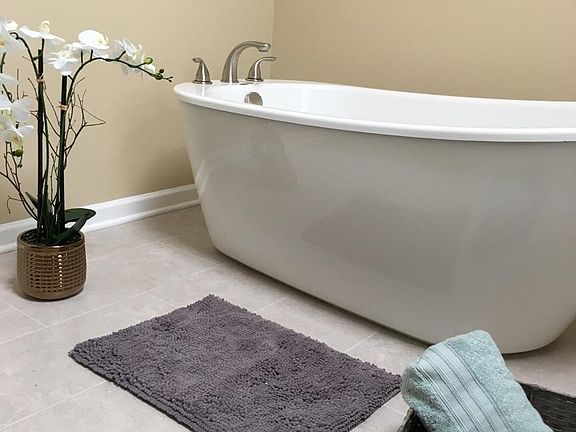 Master Bathroom Pedestal Tub