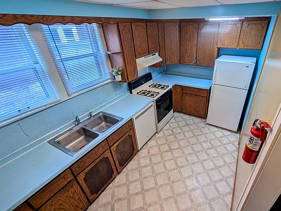 3rd image of 350 W Sanborn St