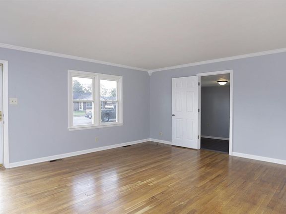 3rd image of 110 Circle Dr