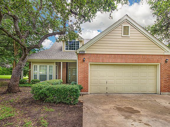 2nd image of 106 Deerhorn Ct