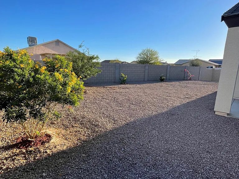 9216 W Oneida Dr — Photo 2