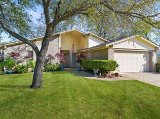 2127 Holt Rd, Arlington, TX 76006