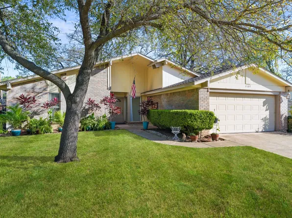 2127 Holt Rd, Arlington, TX 76006