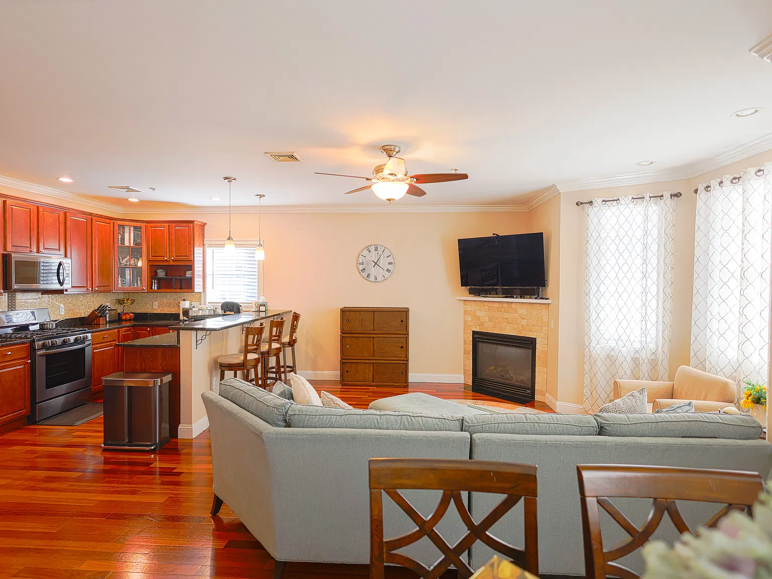 2 bed, 1270 sqft, $3,250 — Photo 4